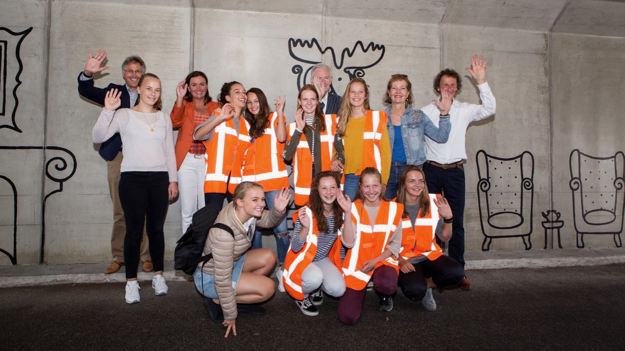 Kunstwerk verfraait fietstunnel Vollenhoven